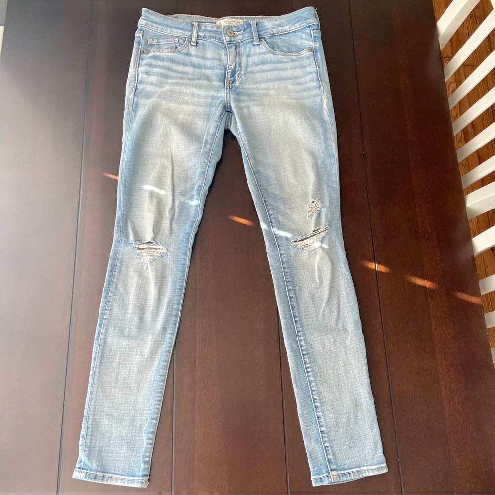 Abercrombie & Fitch Light Wash Skinny Jean